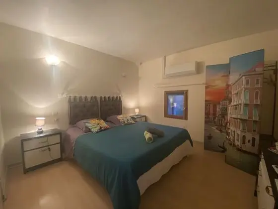 Tek Büyük Yataklı Oda (Chat)