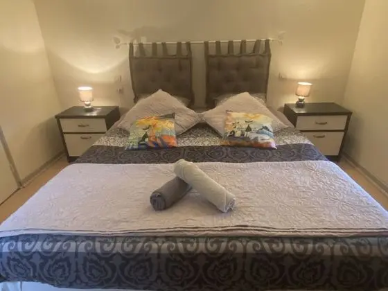 Tek Büyük Yataklı Oda (Chat)