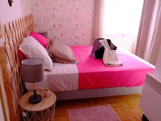 Tek Büyük Yataklı Oda (Rose)