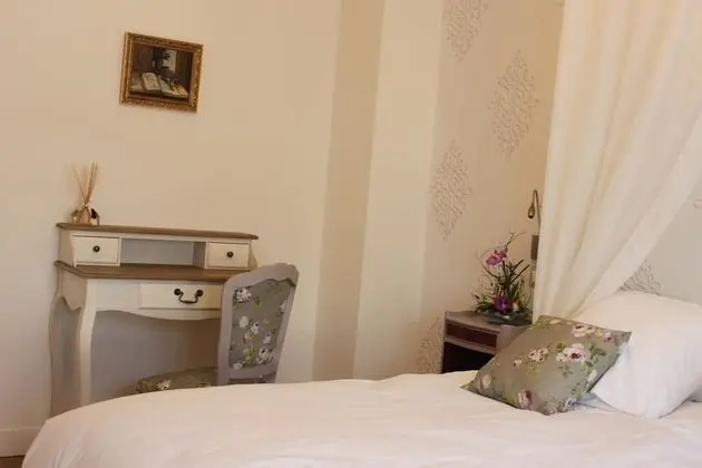 Romantic Tek Büyük Yataklı Oda (Louise)
