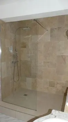 Comfort Tek Büyük Yataklı Oda, Avlu Manzaralı (Montagne)