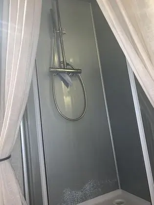 Tek Büyük Yataklı Oda, Banyolu/Duşlu ( privée et bureau)