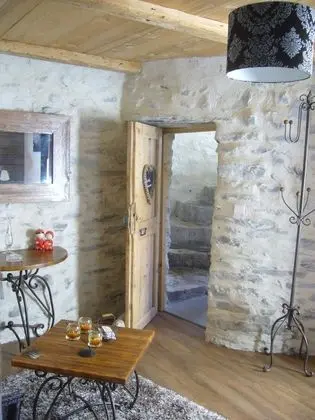 Tek Büyük Yataklı Oda (Romance)