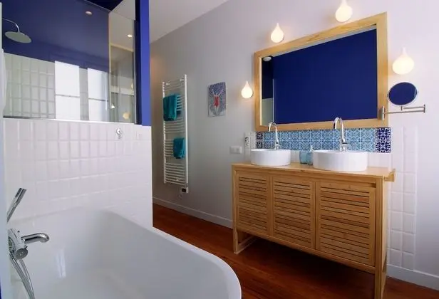 Deluxe Süit, Özel Banyo, Bahçe Manzaralı (Bleu Klein)