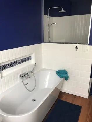 Deluxe Süit, Özel Banyo, Bahçe Manzaralı (Bleu Klein)