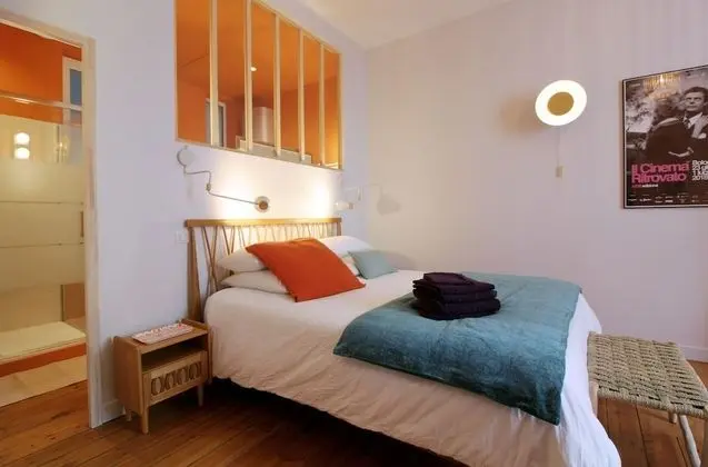 Luxury Tek Büyük Yataklı Oda, Banyolu/Duşlu, Şehir Manzaralı (Orange Tangerine)