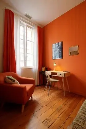 Luxury Tek Büyük Yataklı Oda, Banyolu/Duşlu, Şehir Manzaralı (Orange Tangerine)