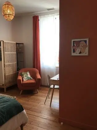 Luxury Tek Büyük Yataklı Oda, Banyolu/Duşlu, Şehir Manzaralı (Orange Tangerine)