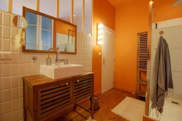 Luxury Tek Büyük Yataklı Oda, Banyolu/Duşlu, Şehir Manzaralı (Orange Tangerine)