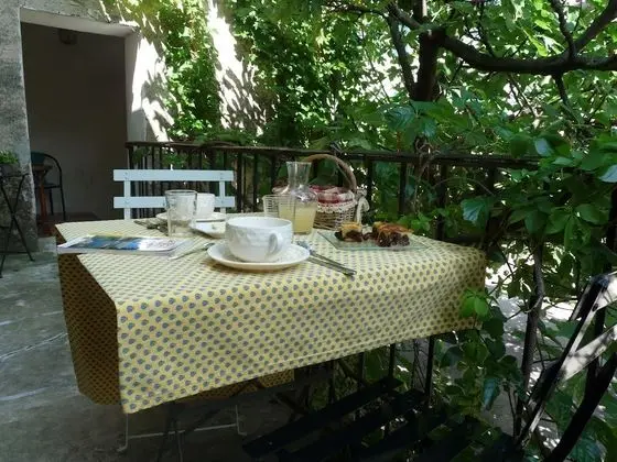 Tek Büyük Yataklı Oda (Terre de Sienne)