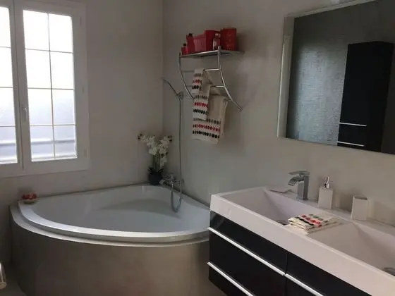Tek Büyük Yataklı Oda (Paris)