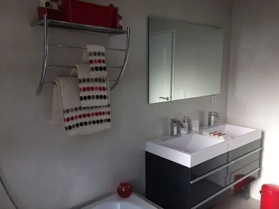 Tek Büyük Yataklı Oda (Paris)