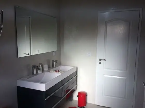 Tek Büyük Yataklı Oda (Paris)