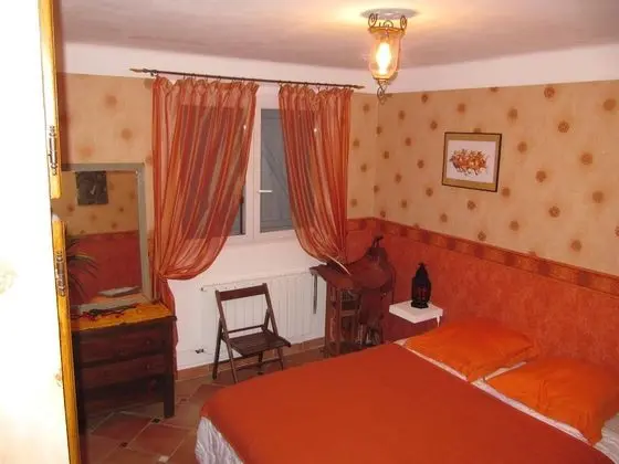 Tek Büyük Yataklı Oda (Orange)