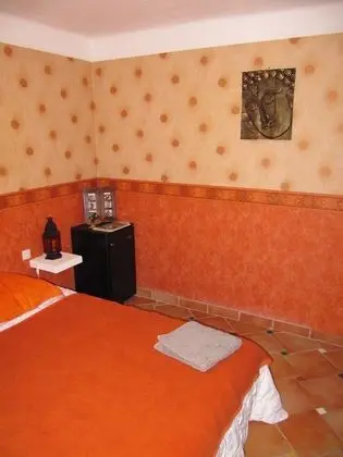 Tek Büyük Yataklı Oda (Orange)