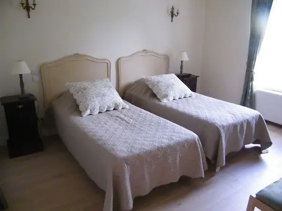 Tek Büyük veya İki Ayrı Yataklı Oda, Engellilere Uygun, Zemin Kat (Chambre Guillaume de Glos)