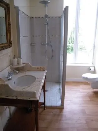 Tek Büyük veya İki Ayrı Yataklı Oda, Engellilere Uygun, Zemin Kat (Chambre Guillaume de Glos)