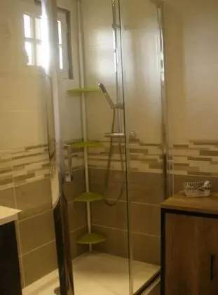 Üç Kişilik Oda, Ortak Banyo