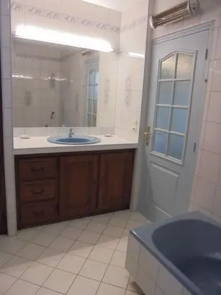 Tek Büyük Yataklı Oda, Ortak Banyo