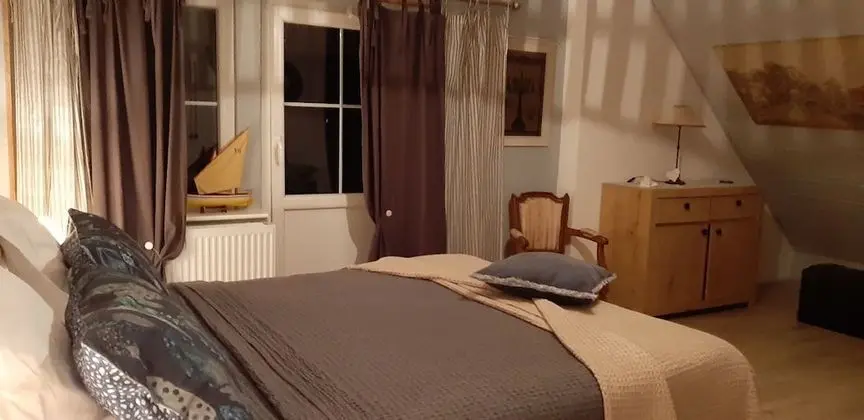 Tek Büyük Yataklı Oda, Göl Kenarı