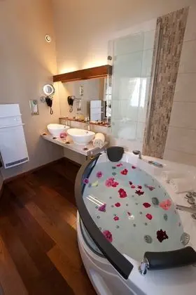 Süit, 1 Çift Kişilik veya 2 Tek Kişilik Yatak, Sauna