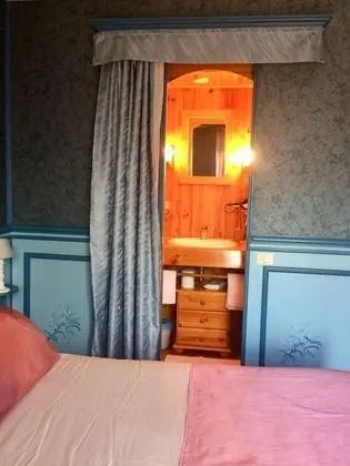 Classic Tek Büyük Yataklı Oda, Banyolu/Duşlu, Bahçe Manzaralı (Toulouse Lautrec)