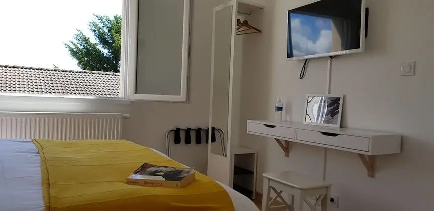 Superior Tek Büyük Yataklı Oda, Özel Banyo, Şehir Manzaralı (Gex)