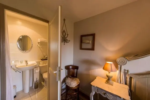 Comfort Tek Büyük Yataklı Oda, Özel Banyo, Bahçe Manzaralı (Coté Campagne)