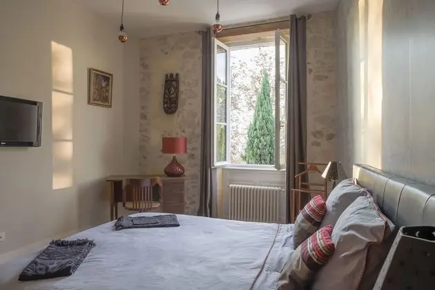 Tek Büyük Yataklı Oda, Sigara İçilmez (Paris)