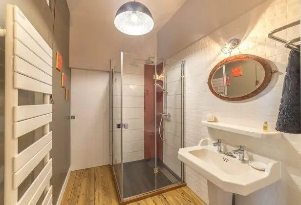 Tek Büyük Yataklı Oda, Sigara İçilmez (Paris)