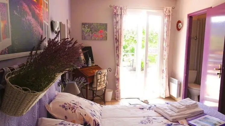 Oda, Sigara İçilmez, Havuz Manzaralı (Lavande)