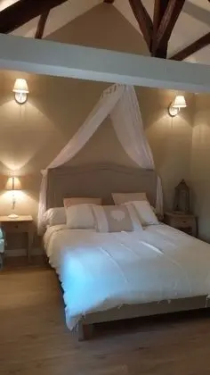 Romantic Tek Büyük Yataklı Oda, Banyolu/Duşlu, Avlu Manzaralı (Lucie)