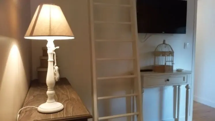 Romantic Tek Büyük Yataklı Oda, Banyolu/Duşlu, Avlu Manzaralı (Lucie)