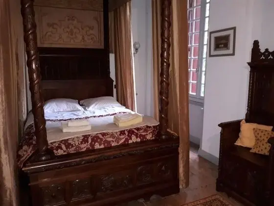 Tek Büyük Yataklı Oda (Gothique)