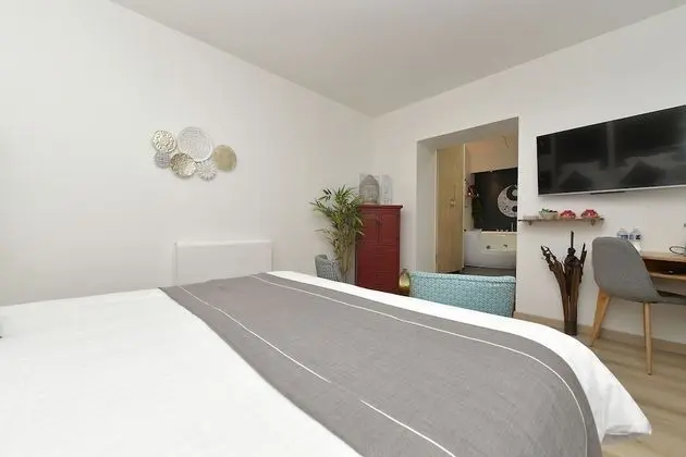 Luxury Tek Büyük Yataklı Oda, Banyolu/Duşlu, Bahçe Manzaralı (Chambre Zen)