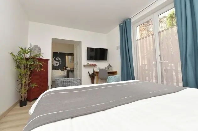 Luxury Tek Büyük Yataklı Oda, Banyolu/Duşlu, Bahçe Manzaralı (Chambre Zen)