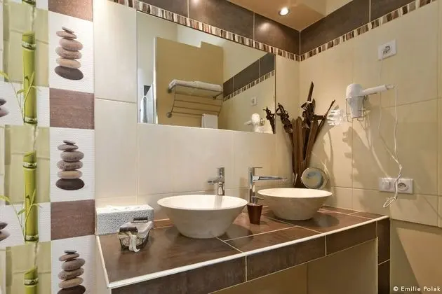 Luxury Tek Büyük Yataklı Oda, Banyolu/Duşlu, Bahçe Manzaralı (Chambre Zen)