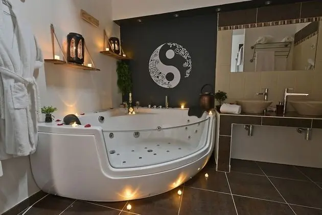 Luxury Tek Büyük Yataklı Oda, Banyolu/Duşlu, Bahçe Manzaralı (Chambre Zen)