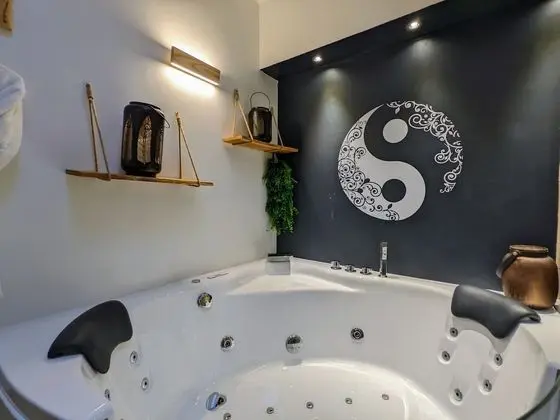 Luxury Tek Büyük Yataklı Oda, Banyolu/Duşlu, Bahçe Manzaralı (Chambre Zen)