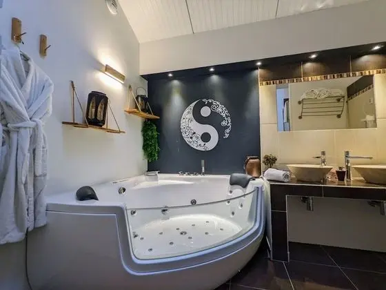Luxury Tek Büyük Yataklı Oda, Banyolu/Duşlu, Bahçe Manzaralı (Chambre Zen)
