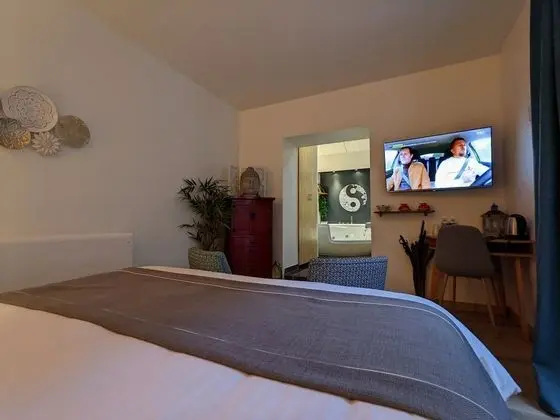 Luxury Tek Büyük Yataklı Oda, Banyolu/Duşlu, Bahçe Manzaralı (Chambre Zen)