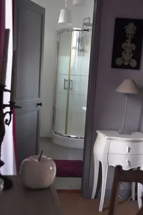 Comfort Oda, 1 Büyük (Queen) Boy Yatak (Une nuit en été)