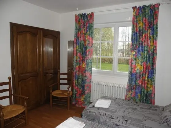 Tek Büyük veya İki Ayrı Yataklı Oda, Ortak Banyo