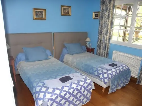 Tek Büyük veya İki Ayrı Yataklı Oda, Ortak Banyo