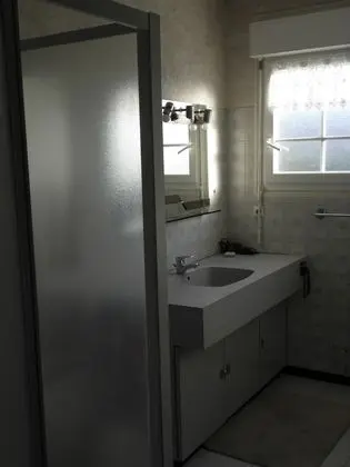 Tek Büyük veya İki Ayrı Yataklı Oda, Ortak Banyo