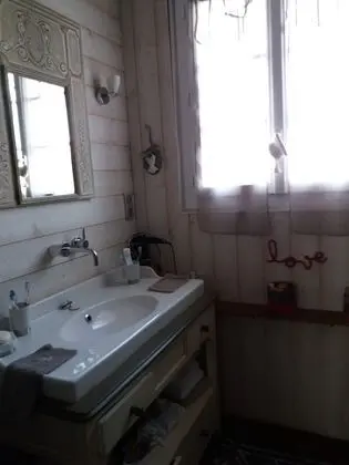 Tek Büyük veya İki Ayrı Yataklı Oda, Ortak Banyo