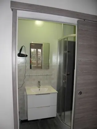 Tek Büyük veya İki Ayrı Yataklı Oda, Ortak Banyo, Bahçe Manzaralı