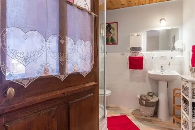 Tek Büyük Yataklı Oda (Romance)