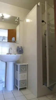 Standard Tek Büyük Yataklı Oda, Sigara İçilmez, Özel Banyo (Bord de l'Eau)