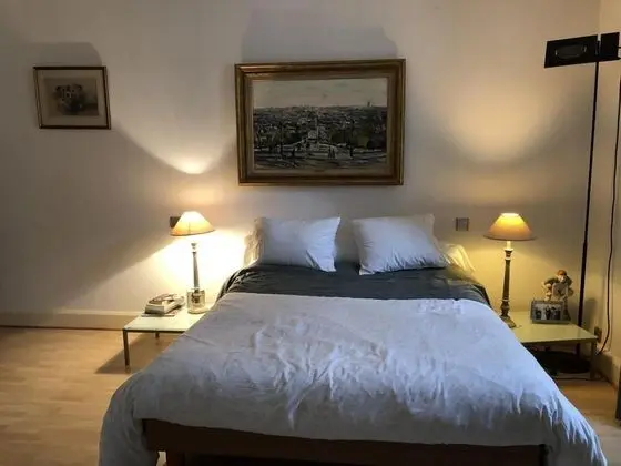 Tek Büyük Yataklı Oda (N°1 - Private shower, shared toilets)